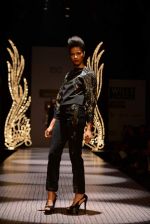 Model walks the ramp for Namrata Joshipura Show at Wills Lifestyle India Fashion Week 2013 Day 1 in Mumbai on 13th March 2013 (70).JPG